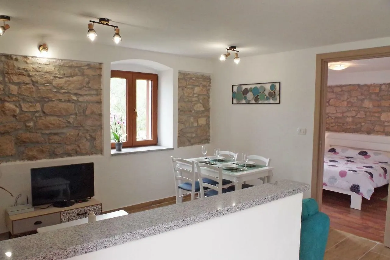 Apartment Alba 2+2 Few Steps From Sea In Krnica Croatia