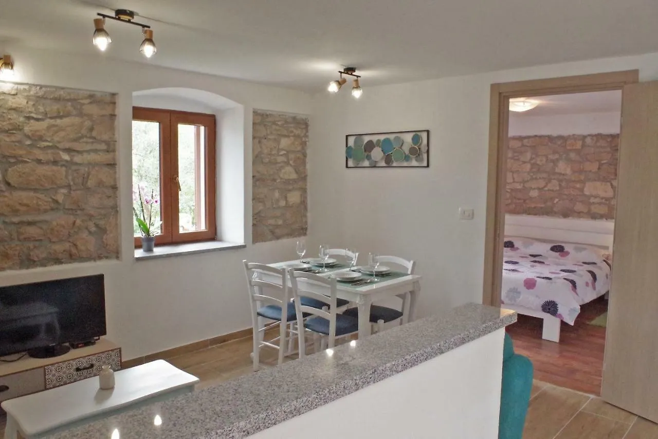 Apartment Alba 2+2 Few Steps From Sea In Krnica