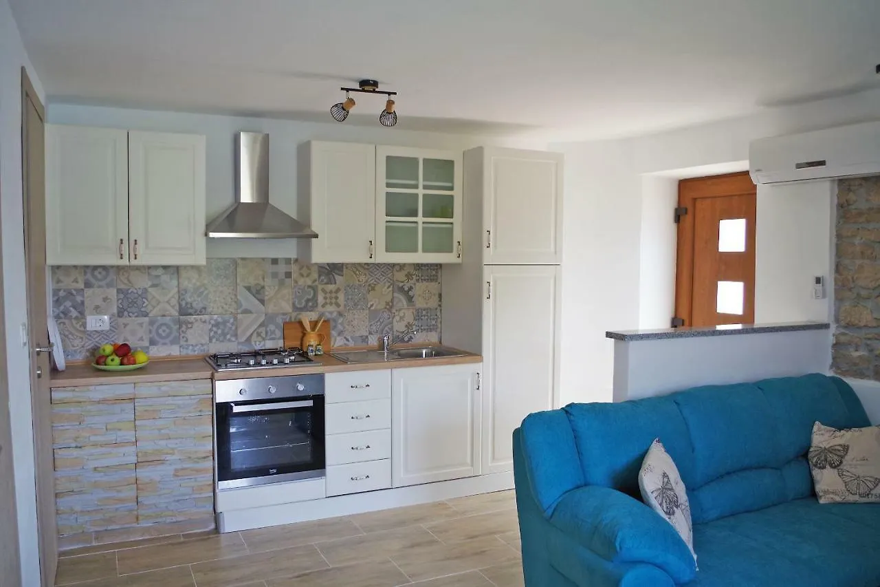 Apartment Alba 2+2 Few Steps From Sea In Krnica Croatia