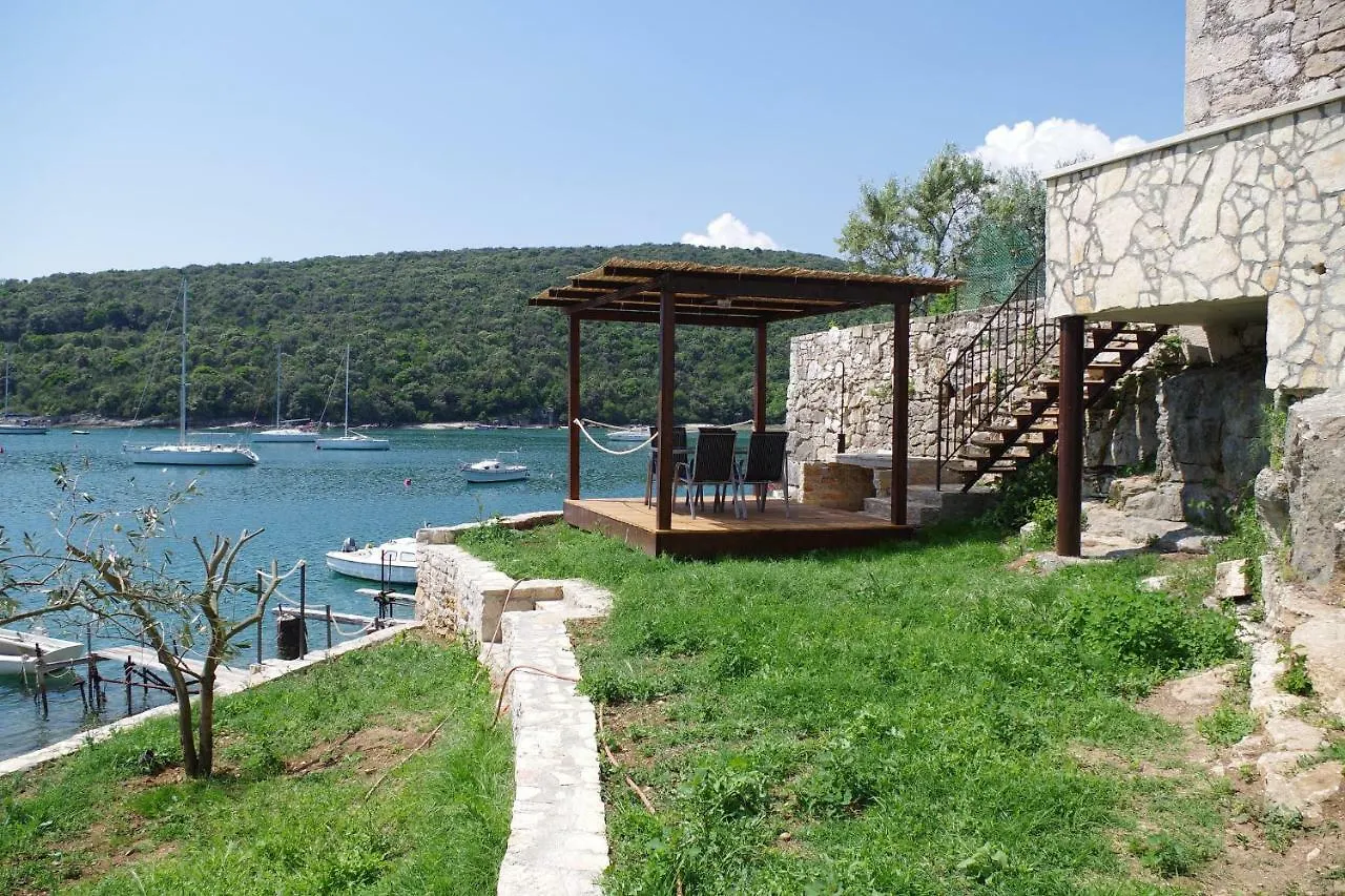 Apartment Alba 2+2 Few Steps From Sea In Krnica Croatia