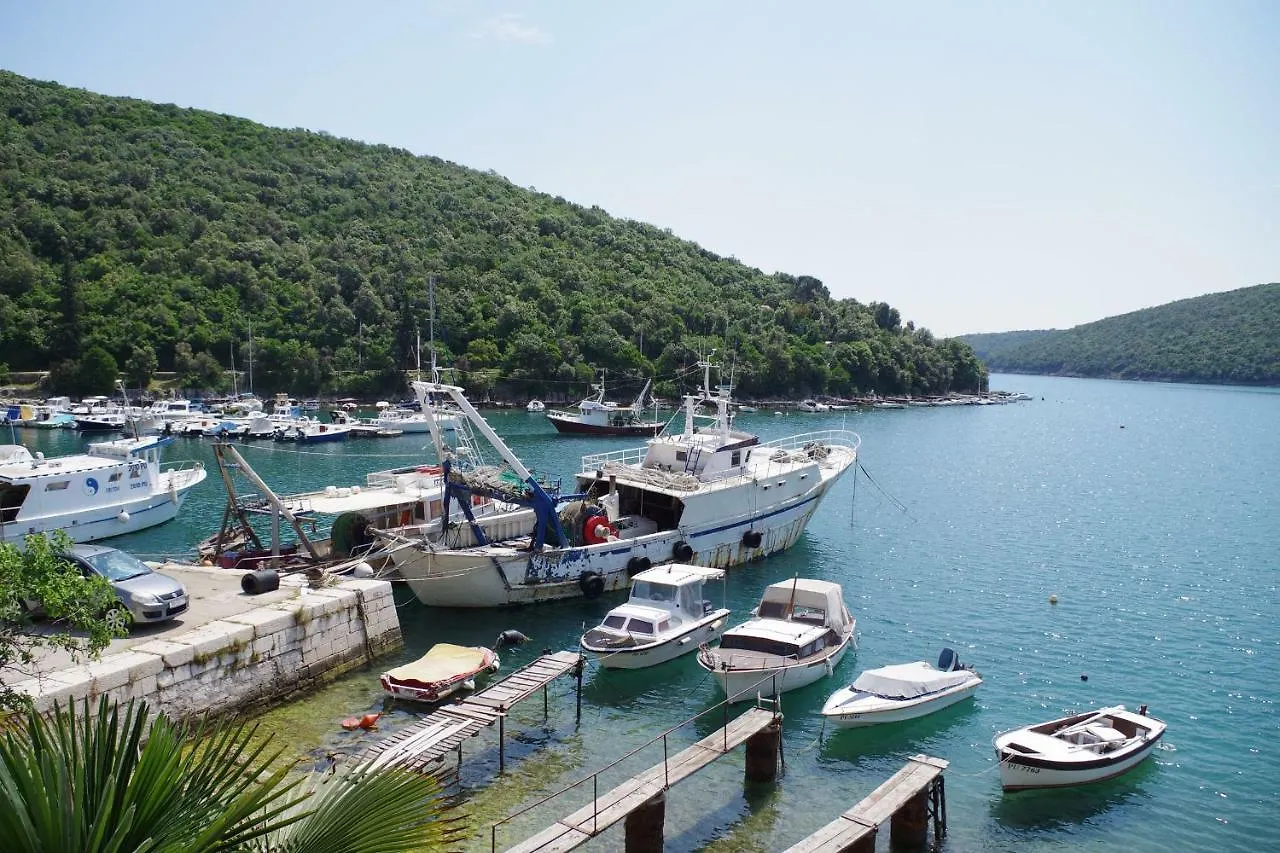 Apartment Alba 2+2 Few Steps From Sea In Krnica 0*,
